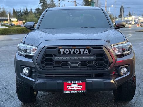 Used 2022 Toyota Tacoma TRD Off-Road RWD image 2