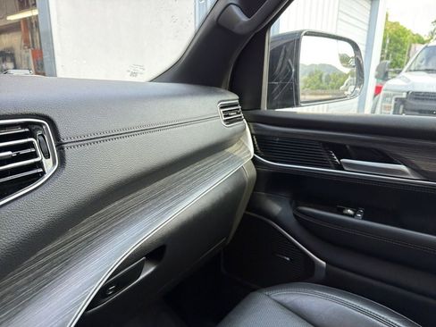 Used 2024 Jeep Wagoneer L Series II w/ Flexible Seating Group AWD/4WD image 24