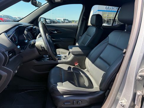 Used 2023 Chevrolet Traverse RS w/ LPO, Floor Liner Package AWD/4WD image 12