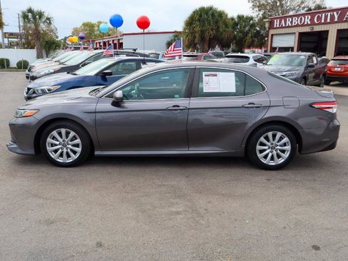 Used 2019 Toyota Camry LE image 2