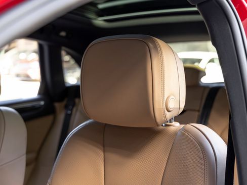 Certified 2026 Porsche Macan AWD/4WD image 28