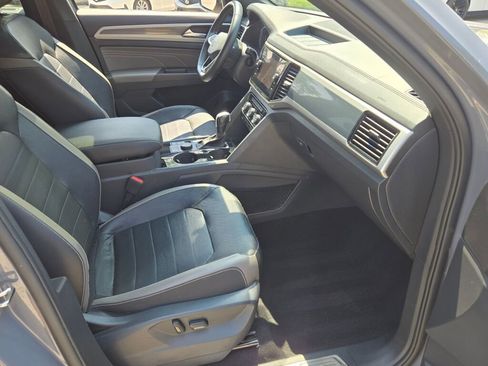 Used 2021 Volkswagen Atlas Cross Sport SEL Premium image 6