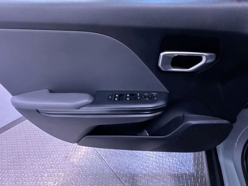Used 2025 Kia K4 LXS image 12