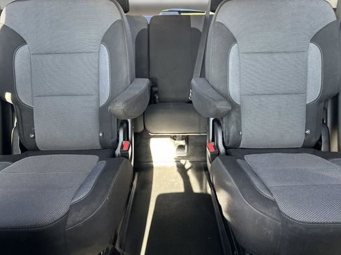 Used 2019 Chevrolet Traverse LT FWD image 17