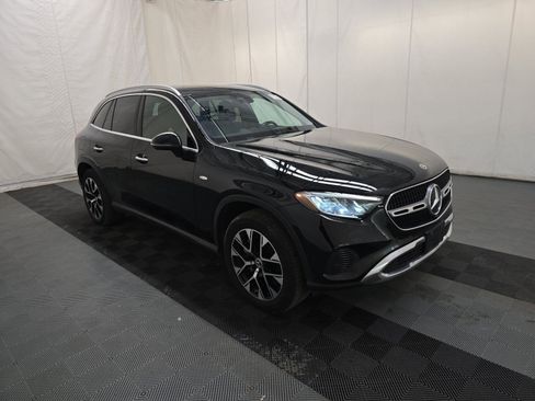 Used 2025 Mercedes-Benz GLC 350e 4MATIC image 4