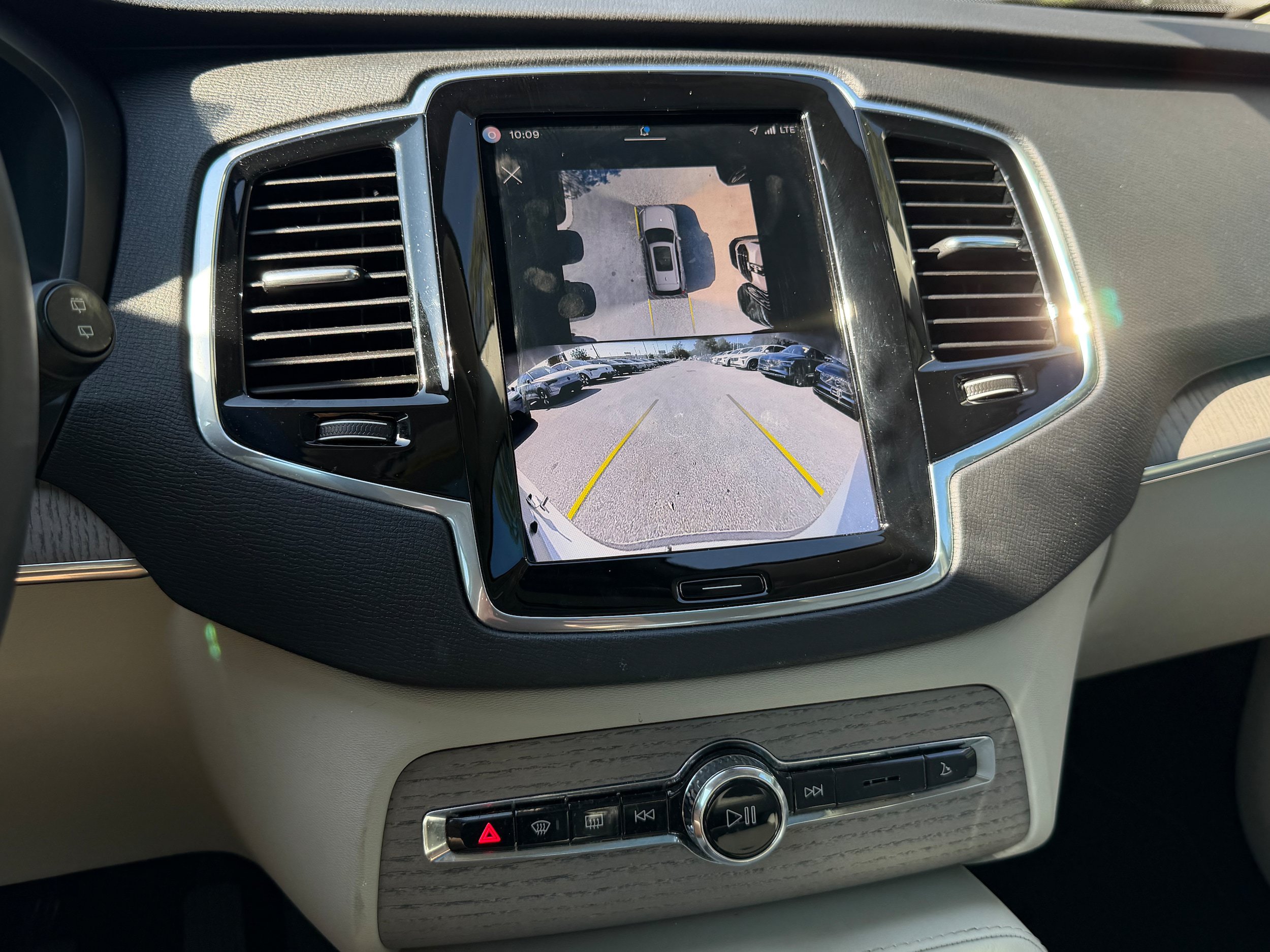 Certified 2025 Volvo XC90 T8 Plus w/ Protection Package Premier AWD/4WD image 21