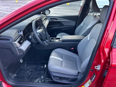 Certified 2025 Toyota Camry SE w/ Convenience Package image 17