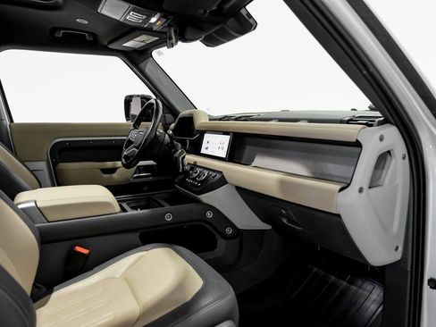 Used 2022 Land Rover Defender 90 X-Dynamic S image 9