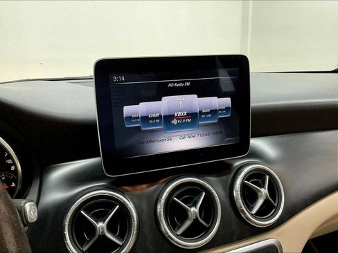 Used 2017 Mercedes-Benz CLA 250 image 43