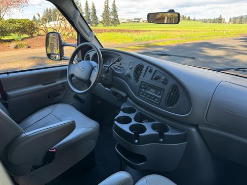 Used 2008 Ford E-350 and Econoline 350 Super Duty RWD image 25