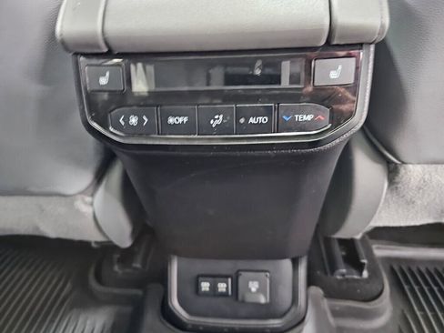 Used 2021 Toyota Highlander Platinum image 12