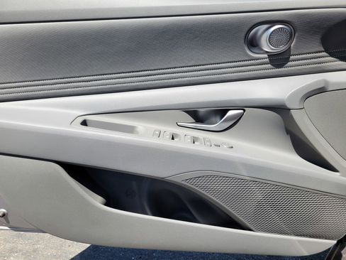 New 2025 Hyundai Elantra SEL image 17