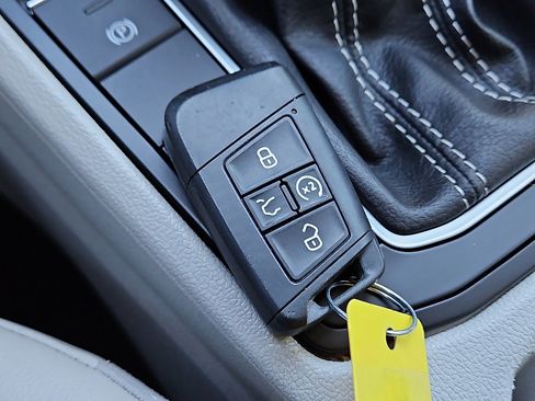 Used 2023 Volkswagen Jetta SE image 18