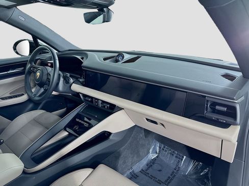 Used 2025 Porsche Macan 4S Electric image 32