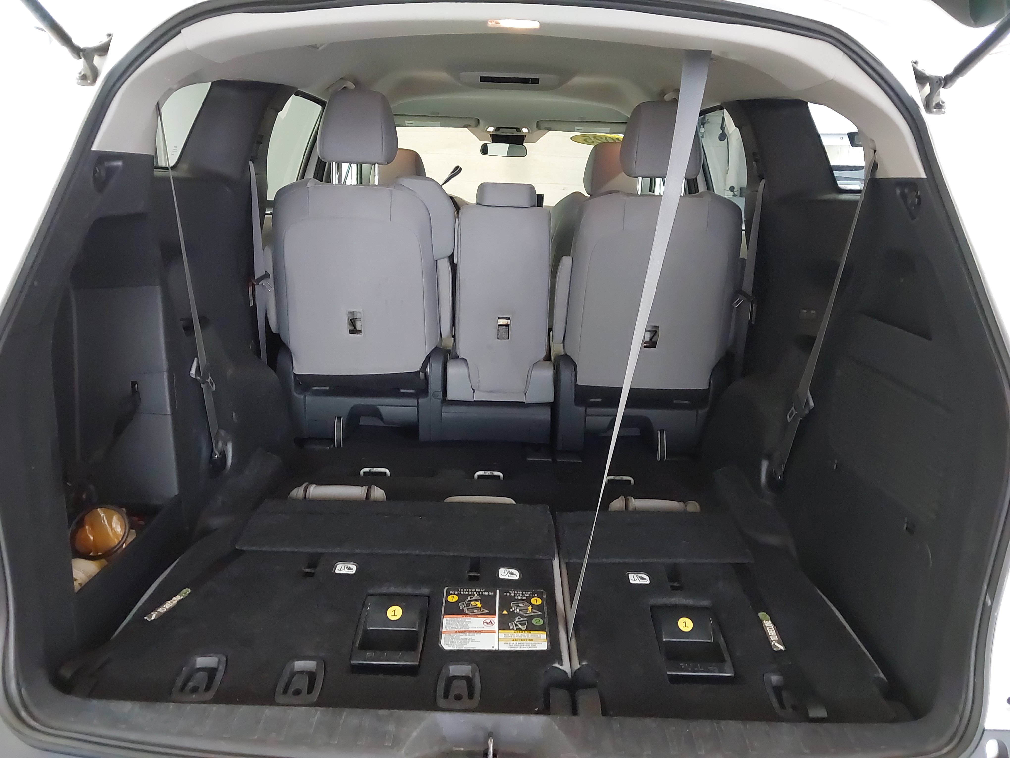 Used 2025 Toyota Sienna LE FWD image 30