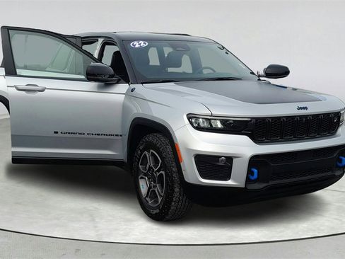 Used 2022 Jeep Grand Cherokee Trailhawk w/ Advanced Protech Group II image 8
