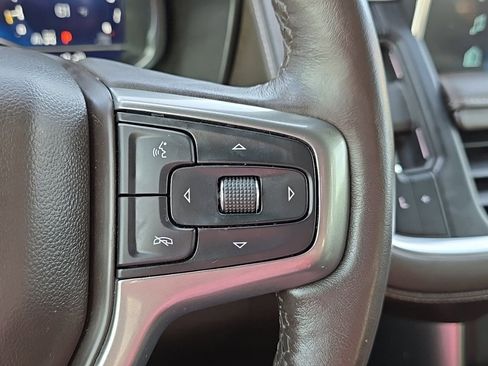 Used 2022 Chevrolet Suburban LT w/ Luxury Package image 24