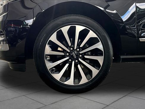 Used 2022 Lincoln Navigator L Reserve RWD image 11