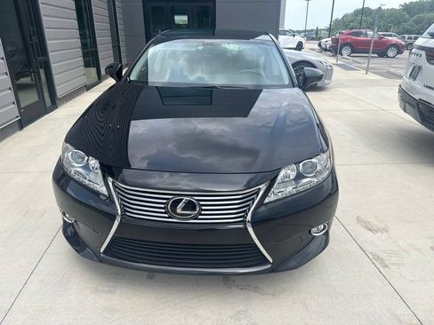 Used 2015 Lexus ES 350 w/ Ultra Luxury Package FWD image 2