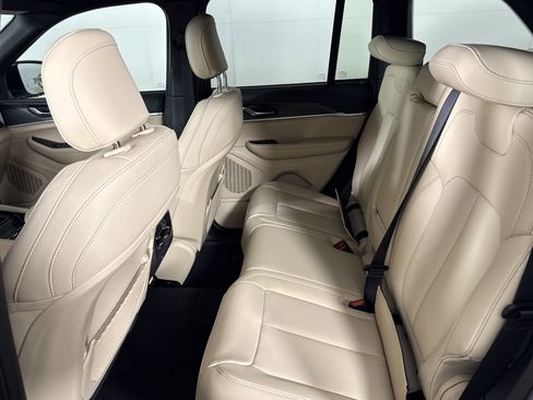 New 2025 Jeep Grand Cherokee Limited w/ Luxury Tech Group II image 14