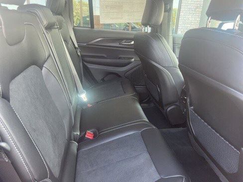 New 2025 Jeep Grand Cherokee Altitude image 15
