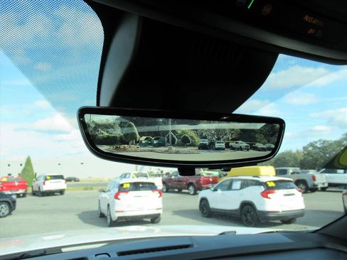 Used 2025 Chevrolet Suburban Premier image 26