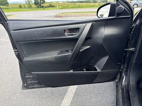 Used 2018 Toyota Corolla LE w/ Carpet Mat Package (TMS) FWD image 23