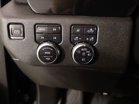 Used 2024 GMC Sierra 2500 SLT w/ SLT Premium Package image 8