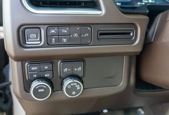 Used 2022 Chevrolet Tahoe LT w/ LT Signature Plus Package AWD/4WD image 21