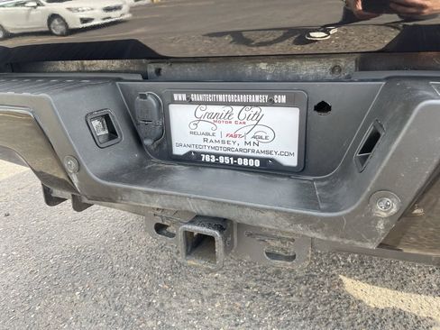 Used 2022 Ford F250 Lariat w/ Black Appearance Package image 26