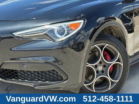 Used 2018 Alfa Romeo Stelvio Sport w/ Quick Order Package 22J Sport AWD/4WD image 3