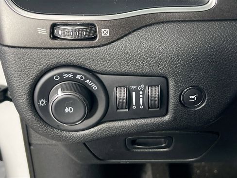 Used 2022 Jeep Cherokee Trailhawk w/ Technology Group B AWD/4WD image 10