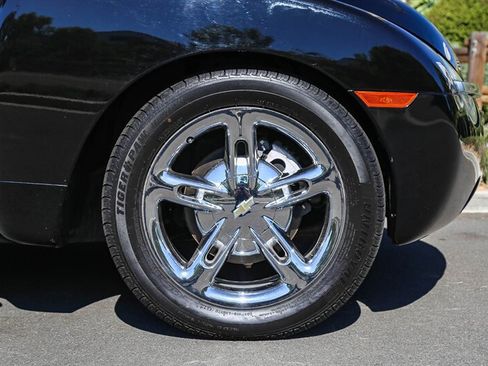 Used 2005 Chevrolet SSR w/ Preferred Equipment Group image 13