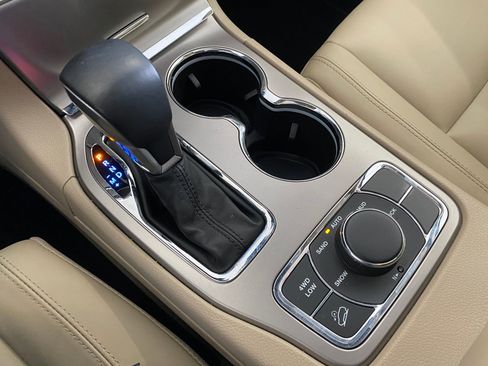 Used 2021 Jeep Grand Cherokee Limited w/ Premium Lighting Group image 19