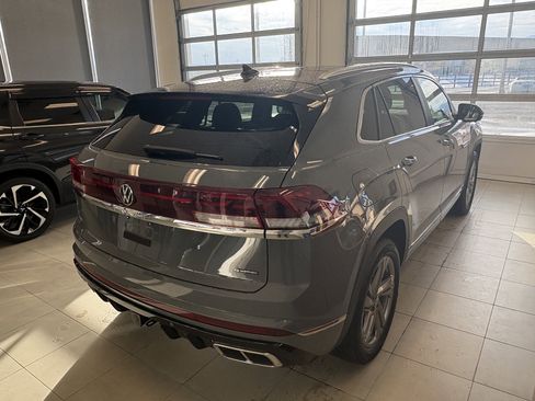 Used 2024 Volkswagen Atlas Cross Sport SEL R-Line image 3