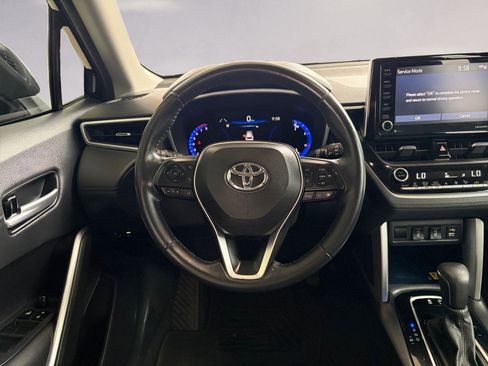 Used 2022 Toyota Corolla Cross XLE image 12