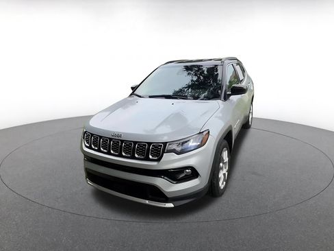 Used 2025 Jeep Compass Limited AWD/4WD image 7