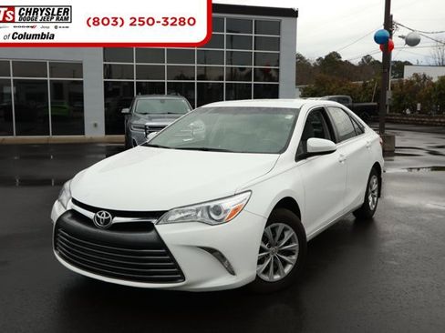 Used 2017 Toyota Camry LE image 1
