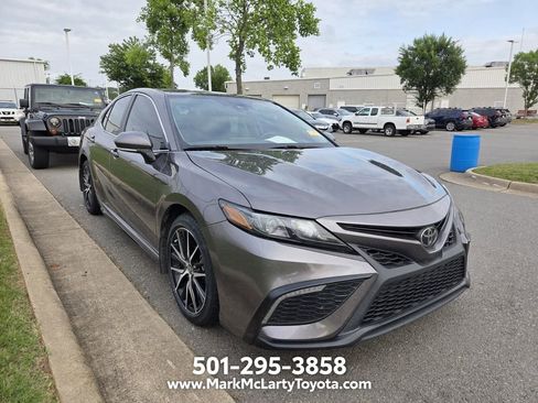 Used 2023 Toyota Camry SE w/ Convenience Package FWD image 3
