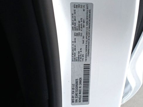 Used 2025 Chrysler Pacifica Limited image 25