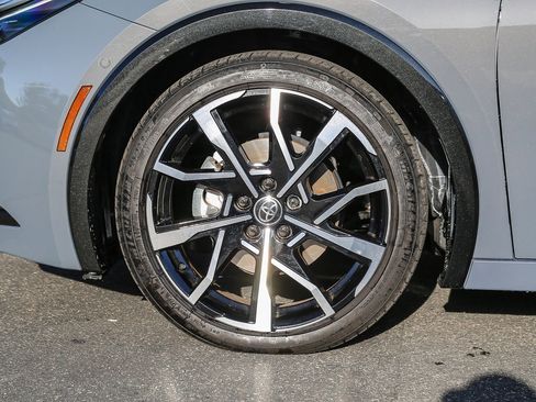 Used 2024 Toyota Prius Prime Premium image 9