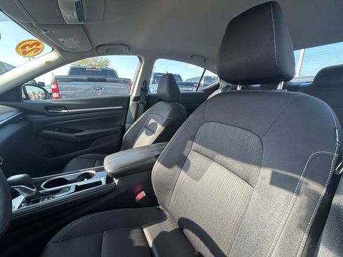 Used 2023 Nissan Altima 2.5 SV image 3