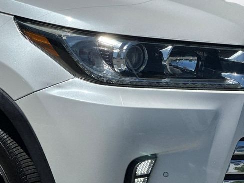 Used 2019 Toyota Highlander Limited Platinum AWD/4WD image 11