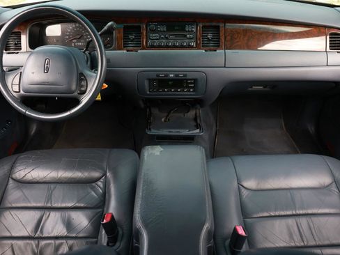 Used 1999 Lincoln Town Car Executive image 2