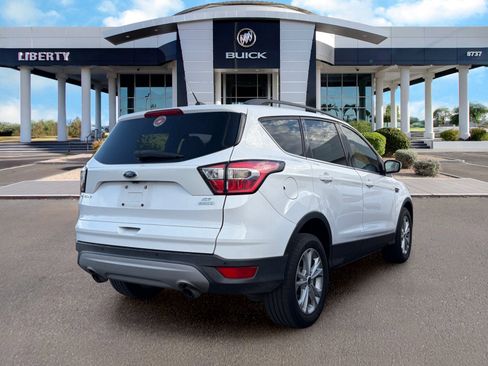 Used 2017 Ford Escape SE w/ Equipment Group 201A FWD image 2