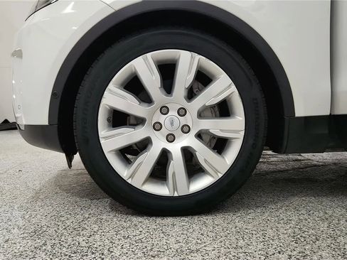 Used 2020 Land Rover Discovery HSE image 13