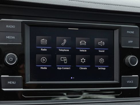 Used 2023 Volkswagen Jetta SE w/ Panoramic Sunroof Package FWD image 19