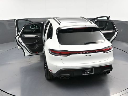 Certified 2026 Porsche Macan AWD/4WD image 34