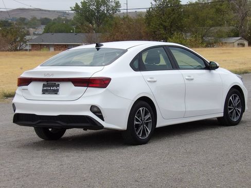 Used 2024 Kia Forte LXS FWD image 6