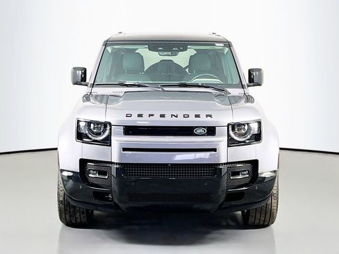 Used 2024 Land Rover Defender 110 X-Dynamic SE AWD/4WD image 2